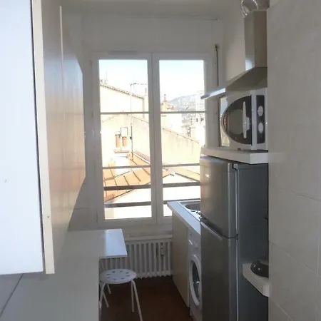 2 Pieces Pres Mourillon Apartment